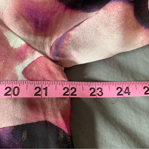 Le Chateau Printed Cold Shoulder Ruffle Blouse - Picture 8 of 9